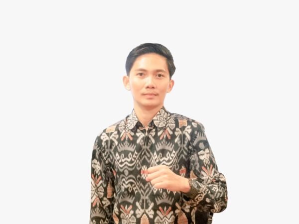 Cangkul dan Laptop: Alat Berbeda, Akarnya Sama