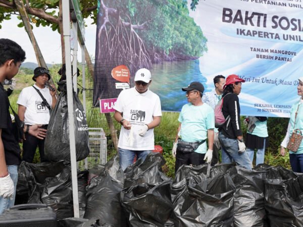 Bakti Sosial Bersih Pantai