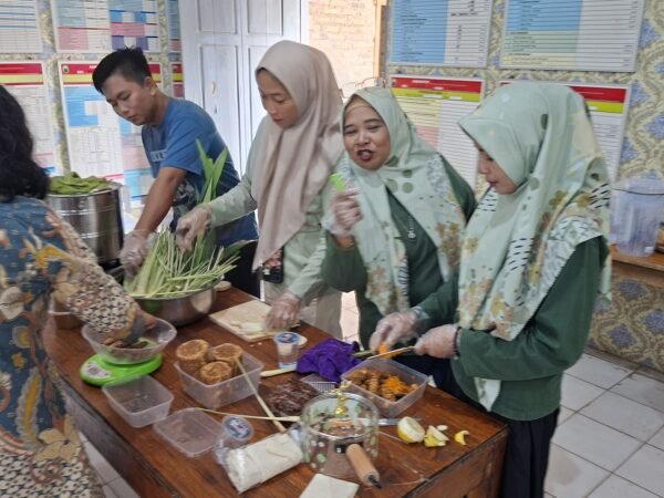 Unila Dorong Warga Rejomulyo Kembangkan Tanaman Obat Jadi Produk Bernilai Ekonomi